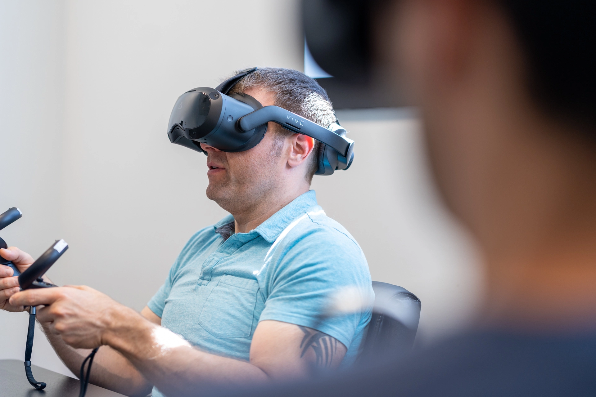 Psivant employee using virtual reality headset